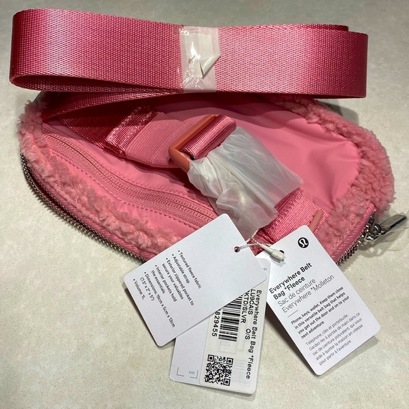 New lululemon Everywhere Belt Bag 1L Fleece with tags pink & shopping bag⭐️⭐️⭐️ - Picture 9 of 17